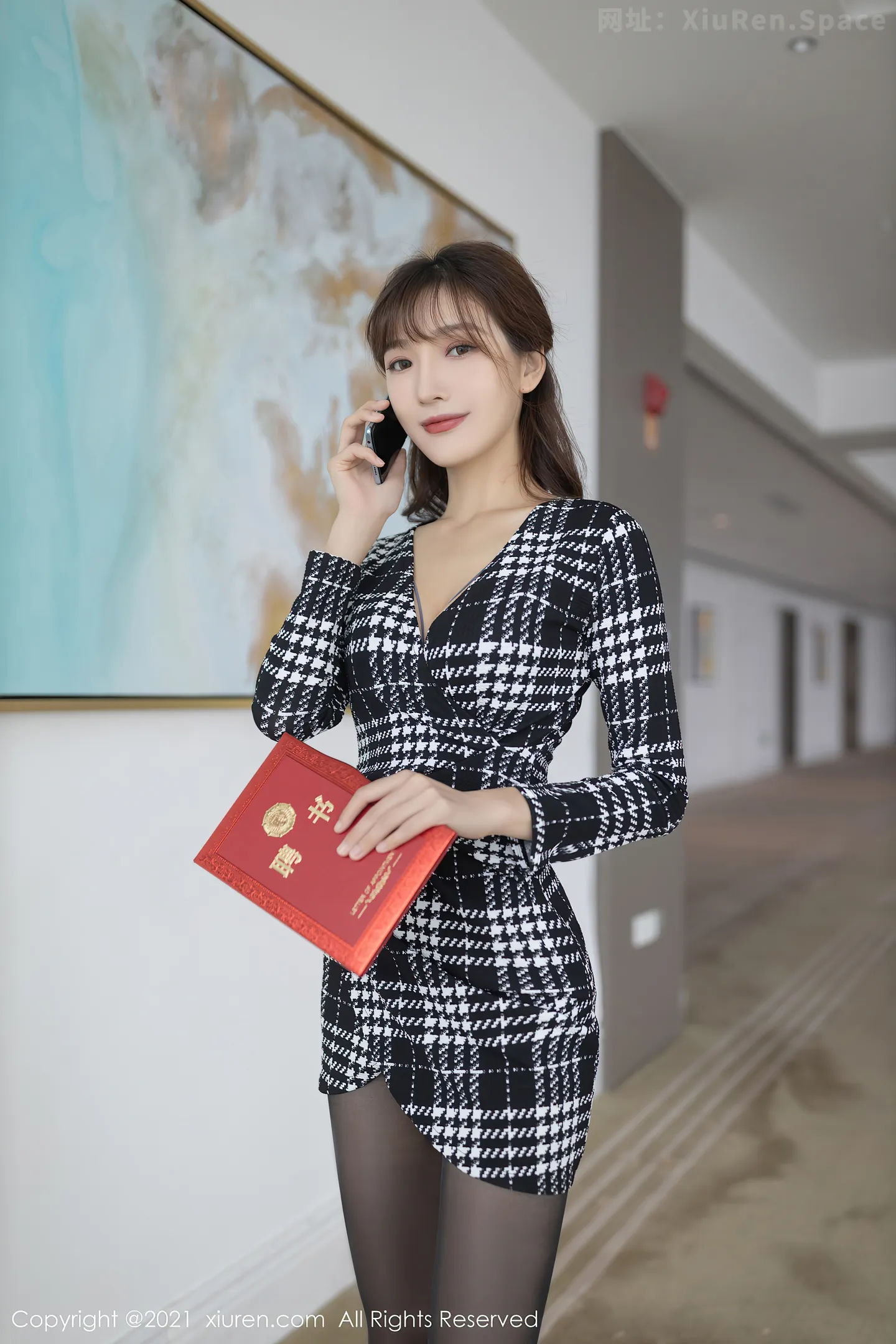 图片[6]-[XiuRen秀人网]VOL.4292 模特陆萱萱重庆旅拍私房半脱露灰色精致内衣配开档黑丝诱惑写真88P-秀人网官方网站